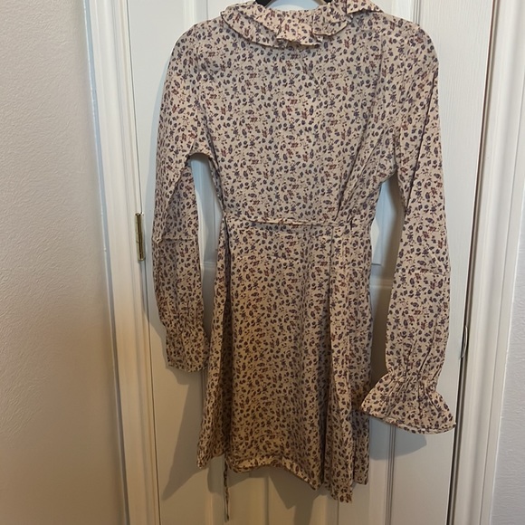 Ditzy Floral Wrap Dress NWT - Picture 4 of 4